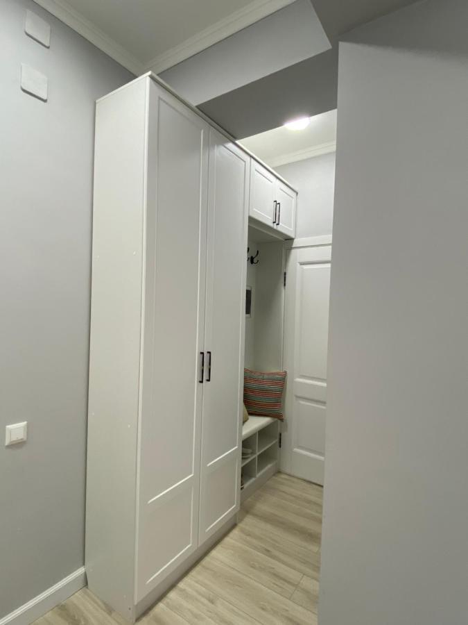 Bird'S Nest - Apartment In Downtown Karakol Exterior foto